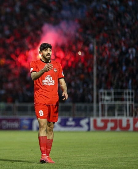 پیام ستاره تراکتور به درویش: "اگر رضایت‌نامه‌ام را بگیری، به پرسپولیس برمی‌گردم!"