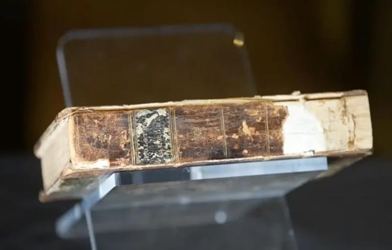 قاتلی که جلد کتابش از پوست خودش ساخته شد!