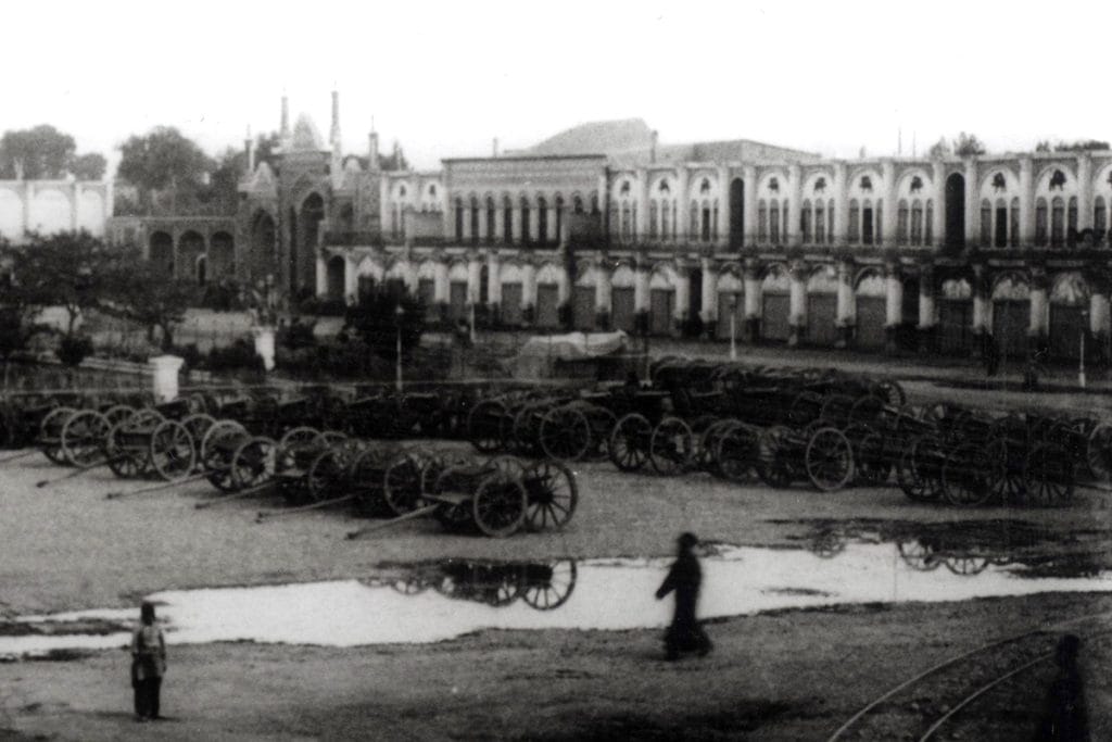 سفر به تهران تاریخی: کشف رازهای میدان توپخانه و توپهای قجری جذاب!