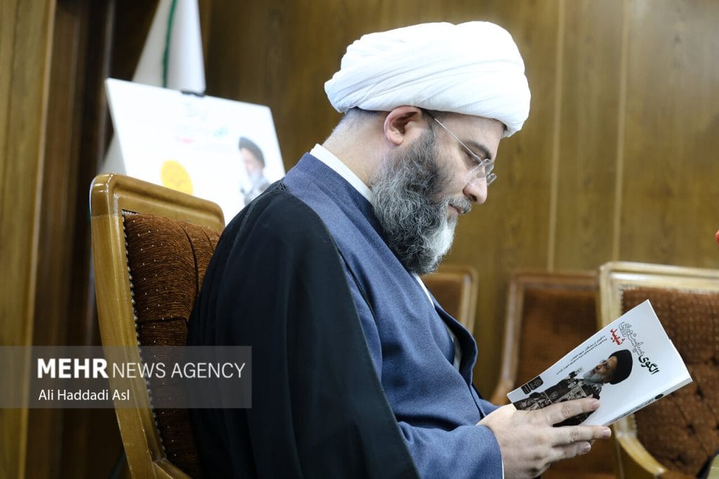 آیین معرفی کتاب «الگوی سیاستورزی شهید» برگزار میشود! بیایید با هم در این مراسم آشنا شویم.