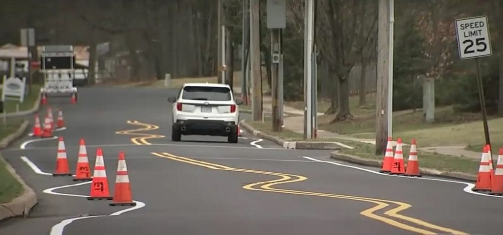 کاهش سرعت در خیابانها با خطکشی زیگزاگ: چطور این روش میتواند جان شما را نجات دهد؟