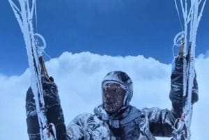 چترباز چینی یخ زد و رکوردش ثبت نشد؛ کنجکاوی‌تان برای دیدن عکس و جزئیات بیشتر جلب می‌شود!