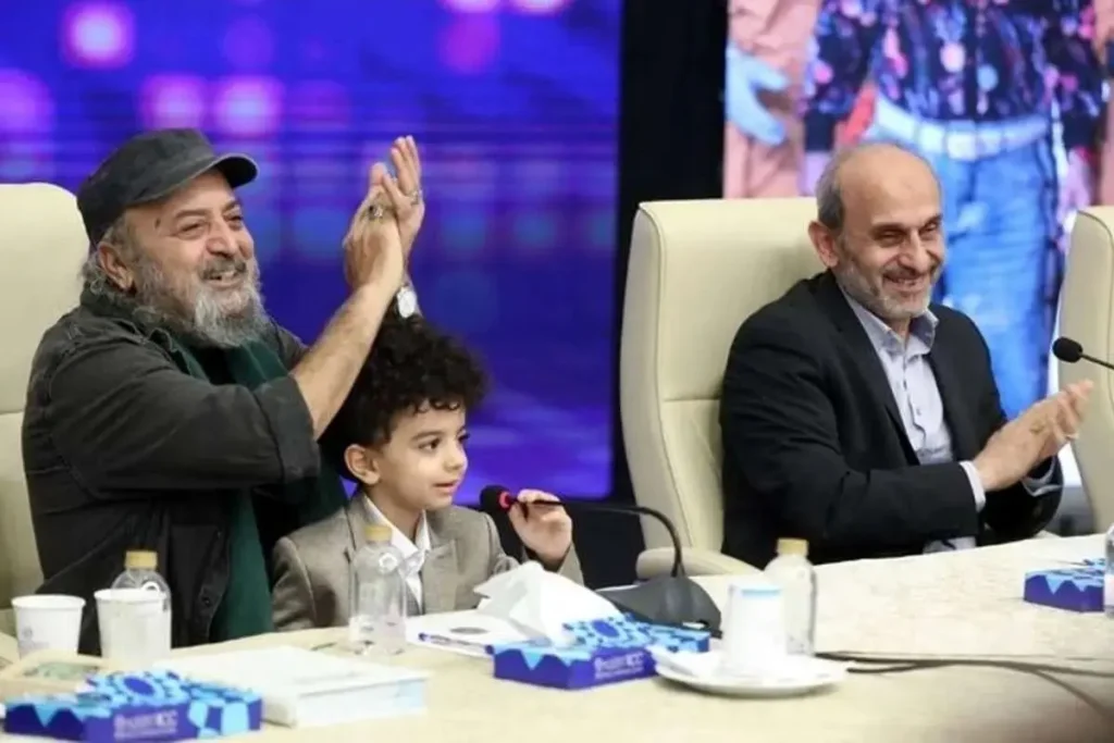 «تماشا کنید: خوانندگی جذاب سالار معمولی در یک مراسم باورنکردنی + ویدئو»