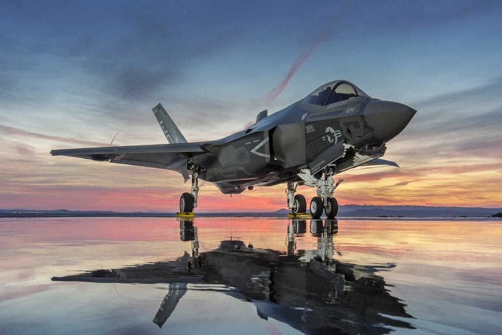 آیا جنگنده F-35 واقعاً میتواند از چشمان رادارها فرار کند؟