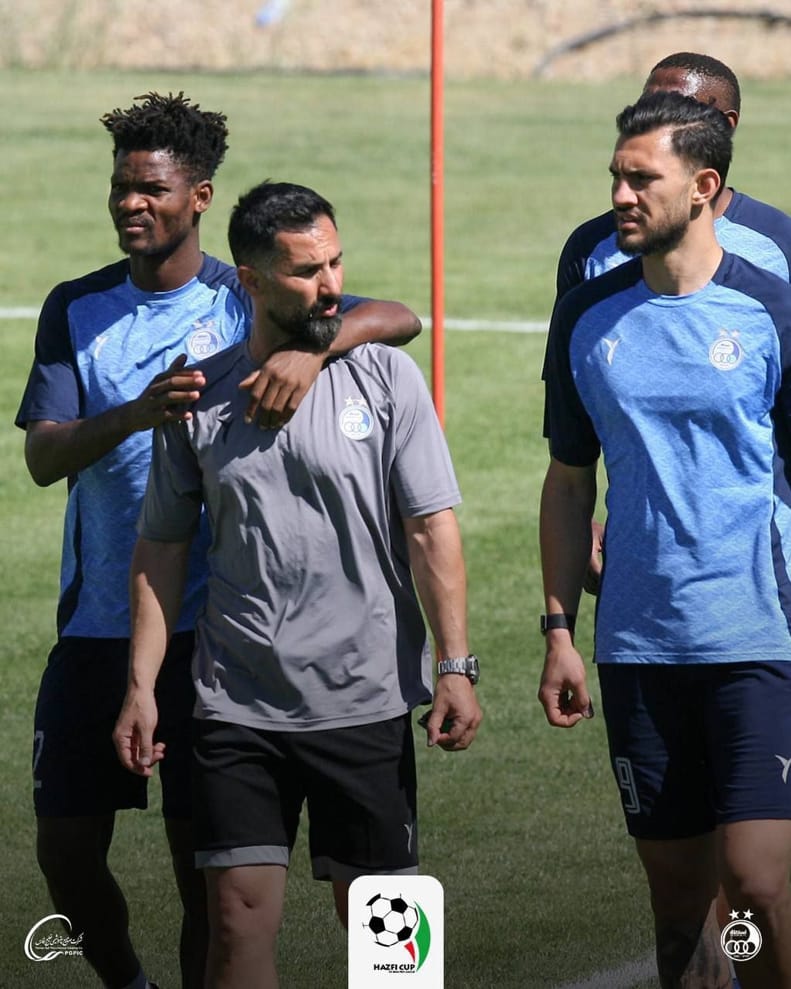 تیم استقلال در حال تمرین