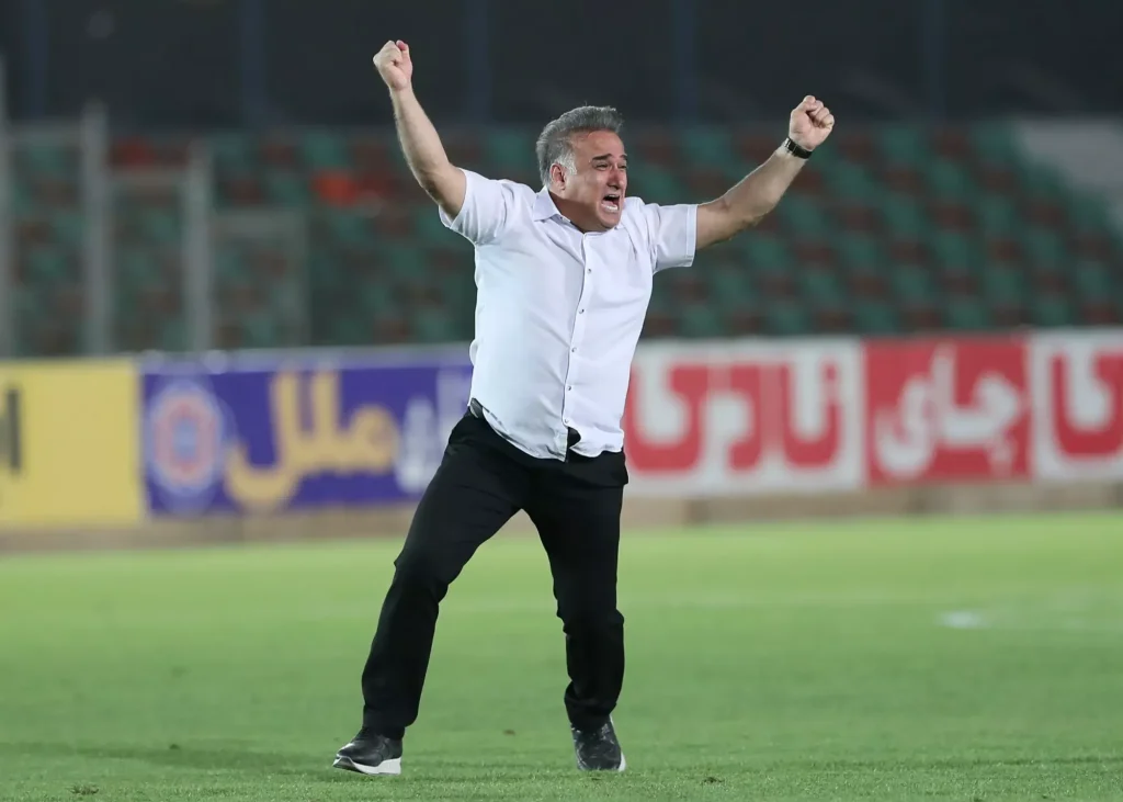 رازگشایی از انتقادهای پنهان اسطوره استقلال علیه سرمربی جدید: آیا این یک خودزنی ناخواسته است؟"