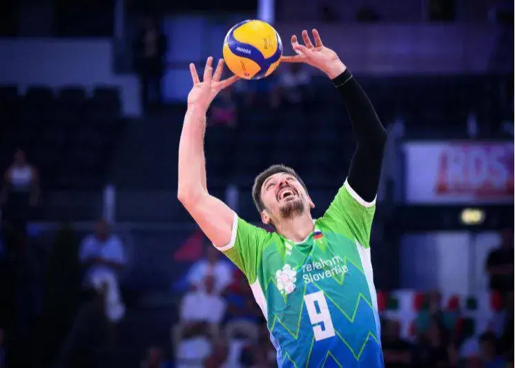 پرده آخر برای اسطوره: خداحافظی‌ای که فوتبال ایران را لرزاند!"