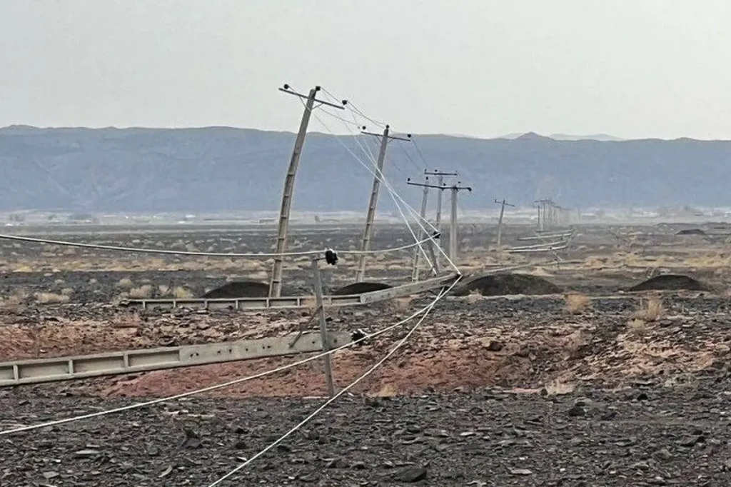 طوفان و بارندگی شدید به ۱۰۸ تیر برق در سیستان و بلوچستان خسارت وارد کرد