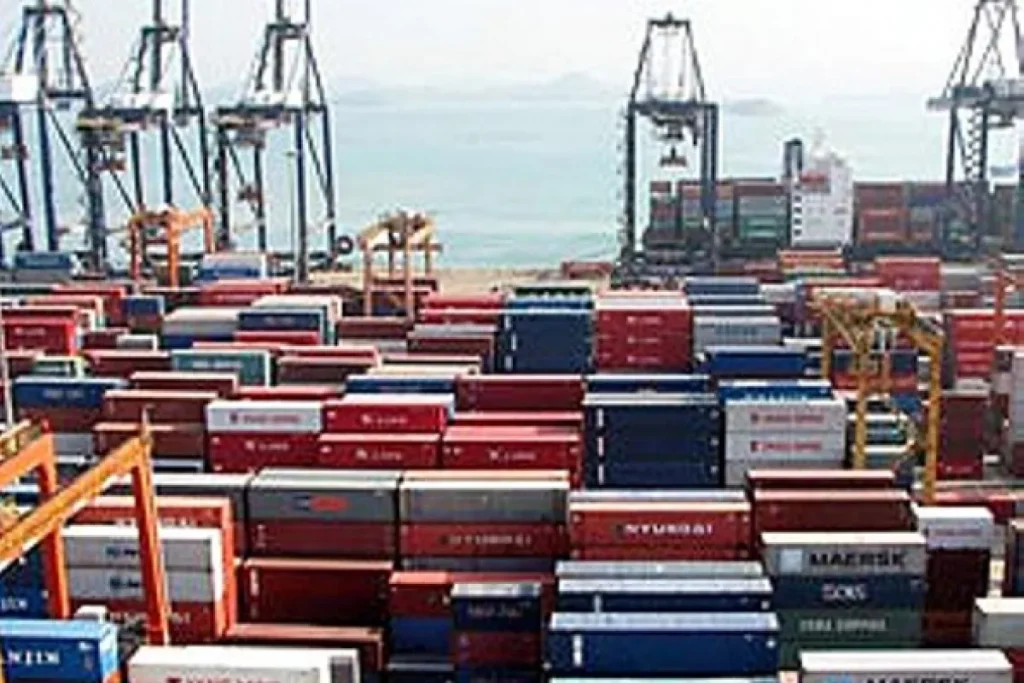 ترخیص بیوقفه کالاهای اساسی در گمرک؛ خدمات شبانهروزی برای رفاه مردم!