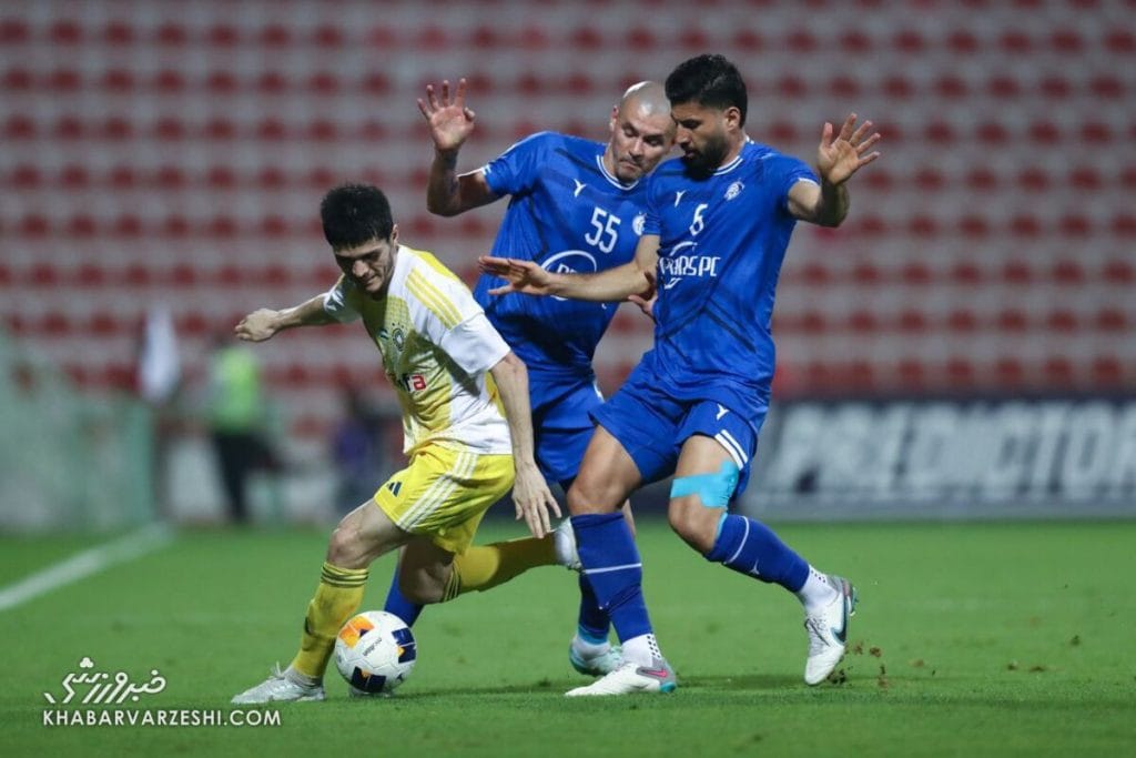 غیرت آبی؛ ستاره محبوب استقلال قلبش را به هواداران هدیه کرد (ویدیو)"