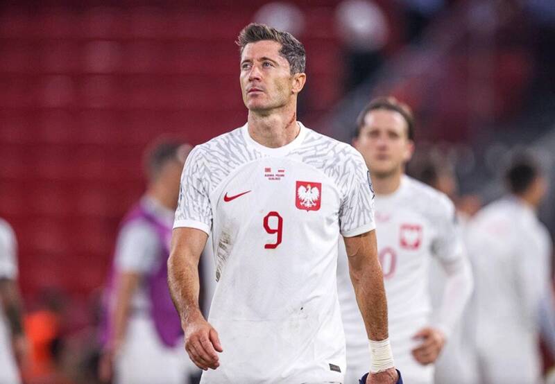 جنجال بازوبند لهستان: لِوا کوتاه آمد یا ماجرا پیچیدهتر از این حرفهاست؟