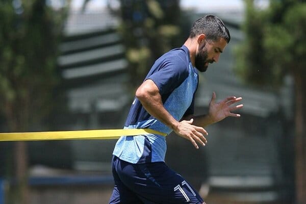 بمب نقل و انتقالات در راه است؟ ستاره استقلال با پیراهن پرسپولیس!”