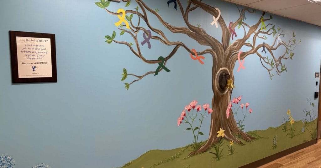 چرا زنگ سرطان اینقدر روی ذهن ما اثر میگذارد؟ رازهای روانشناختی پشت این سنت قدیمی