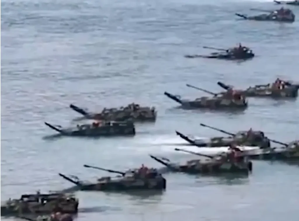 چین با قایقهای زرهی خود چه برنامهای برای تنگه تایوان دارد؟