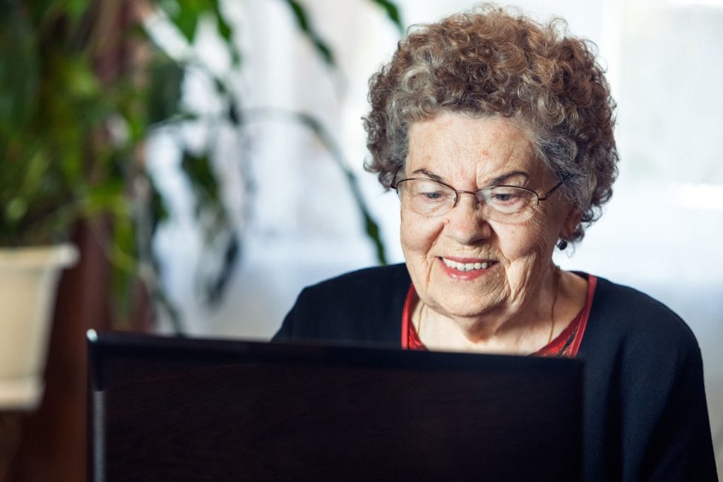 "کلاهبرداری عجیب: هوش مصنوعی هم فریب مادربزرگ مرده را خورد!