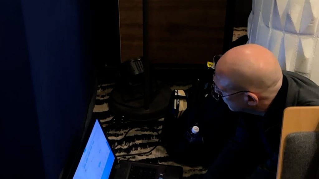 راز بشقاب سرمربی والیبال فاش شد! چرا همه نگاه‌ها به او بود؟"