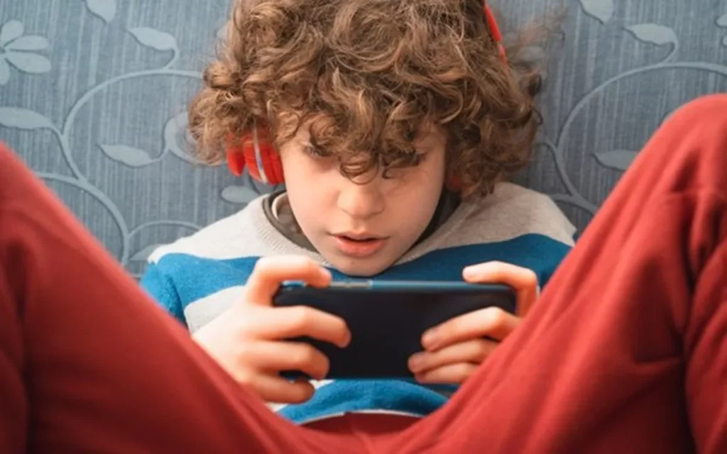 "هوش مصنوعی یوتیوب: شکارچی کاربران زیر ۱۸ سال!"