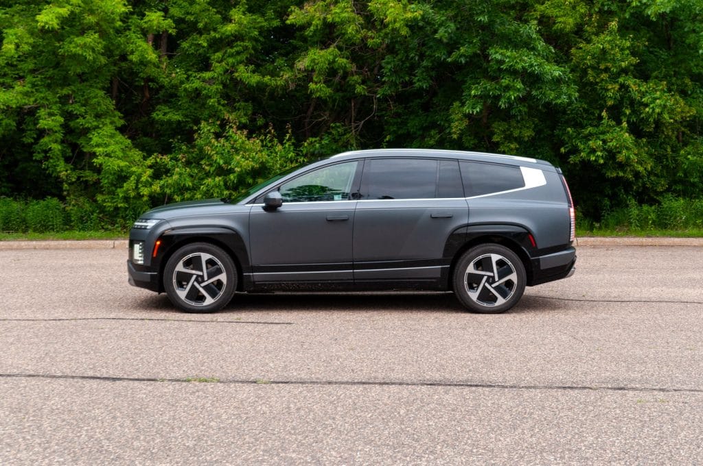 آیندهی خانوادهی ایرانی در دستان شماست: با هیوندای آیونیک 9، سفری برقی به سوی فردا!"