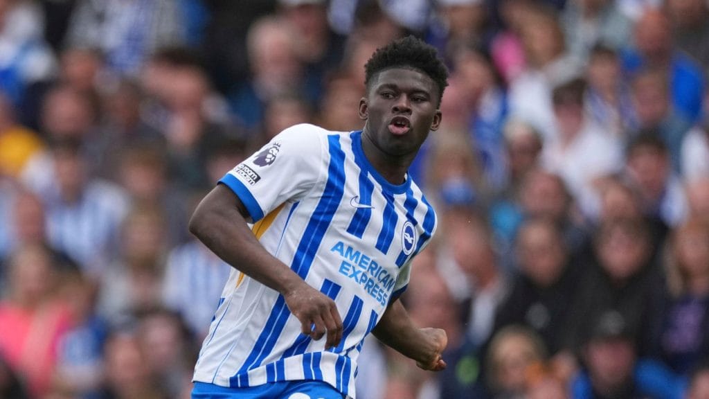 بوسه خداحافظی بالهبا به برایتون؟ ستاره خط میانی هوای منچستریونایتد به سرش زد