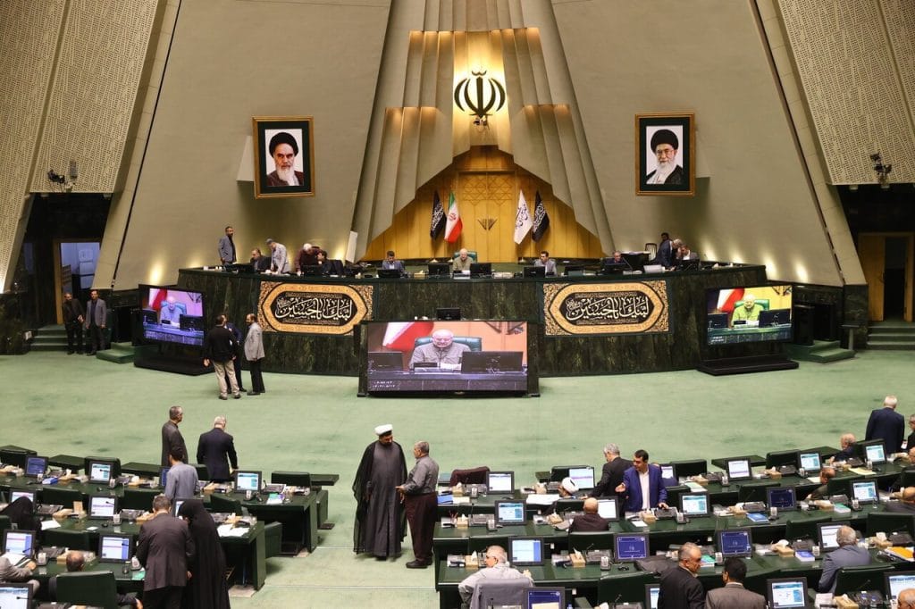 "پس گرفتن لایحهای که میخواست دروغهای فضای مجازی را مهار کند!