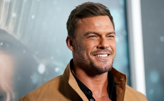 آلن ریچسون از شنل بتمن گذشت، اما درهای DC هنوز به روی او باز است! چه نقشه ای در سر دارد؟"