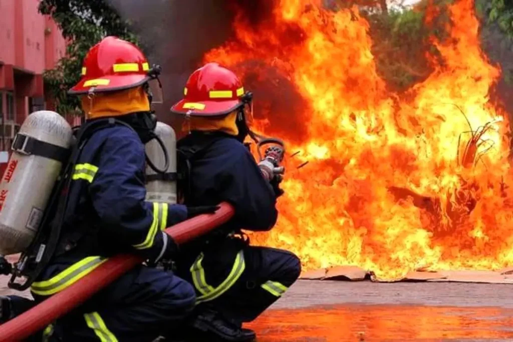 حادثه تلخ آتشسوزی کارگاه مبلسازی در مهاباد چه عواقبی داشت؟