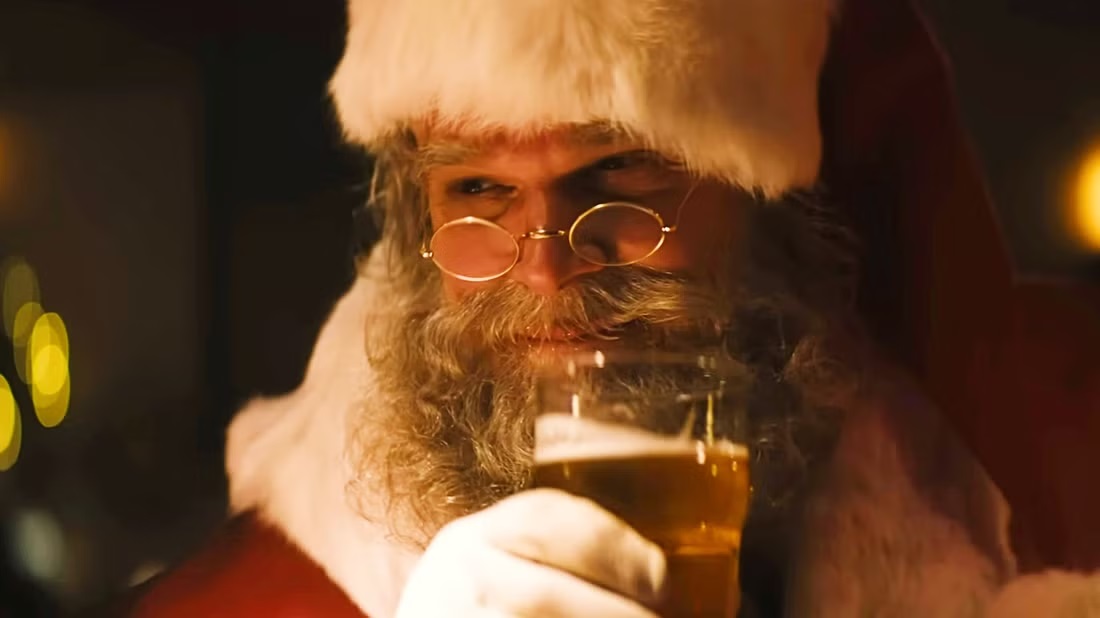 خب، باشه. اینم یه تیتر با رعایت درخواست‌هات:یه خبر داغ کریسمسی: بابانوئل خشن، دوستای جدید پیدا کرد! (خشونت و خنده بیشتر در راهه؟)