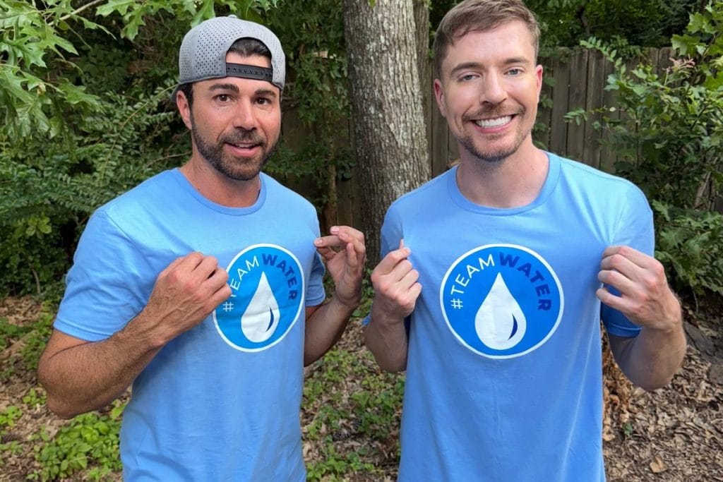 "تیم آب: ماجراجویی یوتیوبری برای رساندن آب پاک به دستان تشنه!