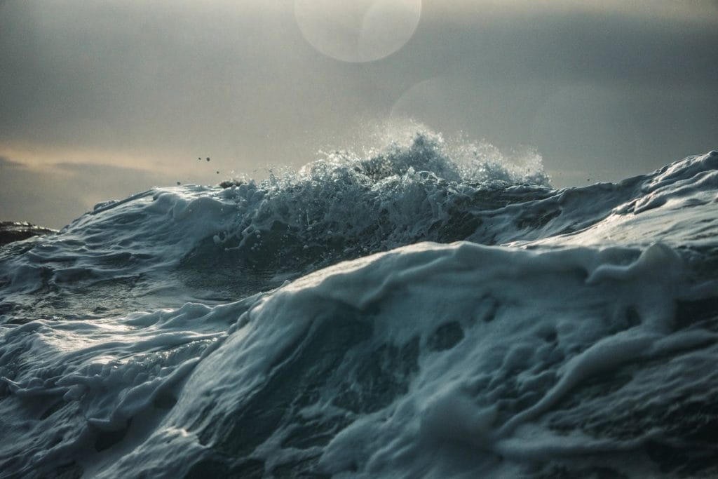 راه‌حل شگفت‌انگیز نمک‌زدایی از آب دریا: چرا کارشناسان به اعماق اقیانوس‌ها روی آورده‌اند؟