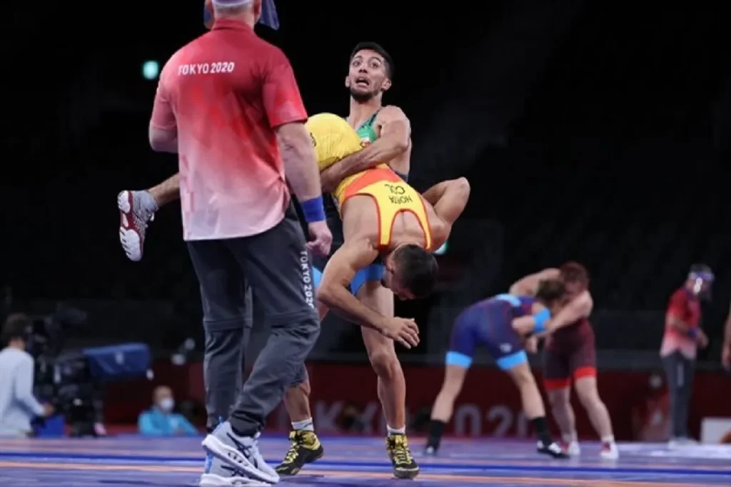 کایل اسنایدر به دلیل اتهامات تجاوز از فعالیتهای حرفهای خود کنار گذاشته شد؟