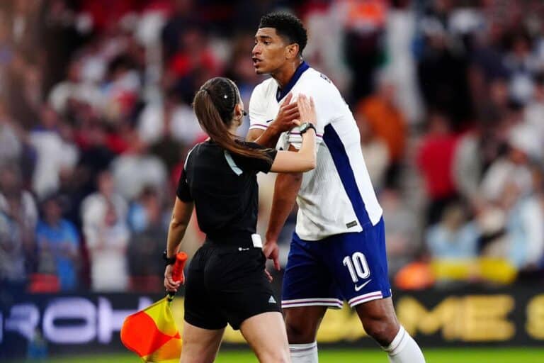 اینها چند پیشنهاد هستند:خبر خوش برای رئالیها: بلینگام یک ماه زودتر برمیگرده!
بازگشت زودهنگام بلینگام؛ رئال مادرید تقویت شد!
غوغای بلینگام: ستاره رئال مادرید زودتر از موعد به میادین بازمیگردد!
سورپرایز مادریدی: بلینگام آمادهتر از همیشه!
بلینگام برگشت! خط هافبک رئال آتشینتر میشود