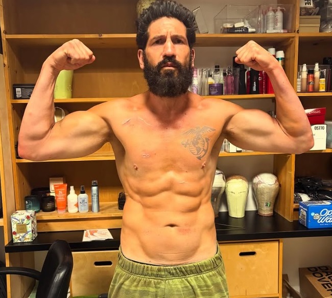 man brand new day jon bernthal shirtles جان برنثال در صحنهای از فیلم یا سریال