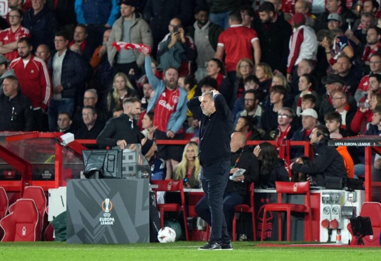 پاسخ سرمربی تاتنهام به توهینهای هواداران ناتینگهام: سرنوشت او چگونه رقم خواهد خورد؟