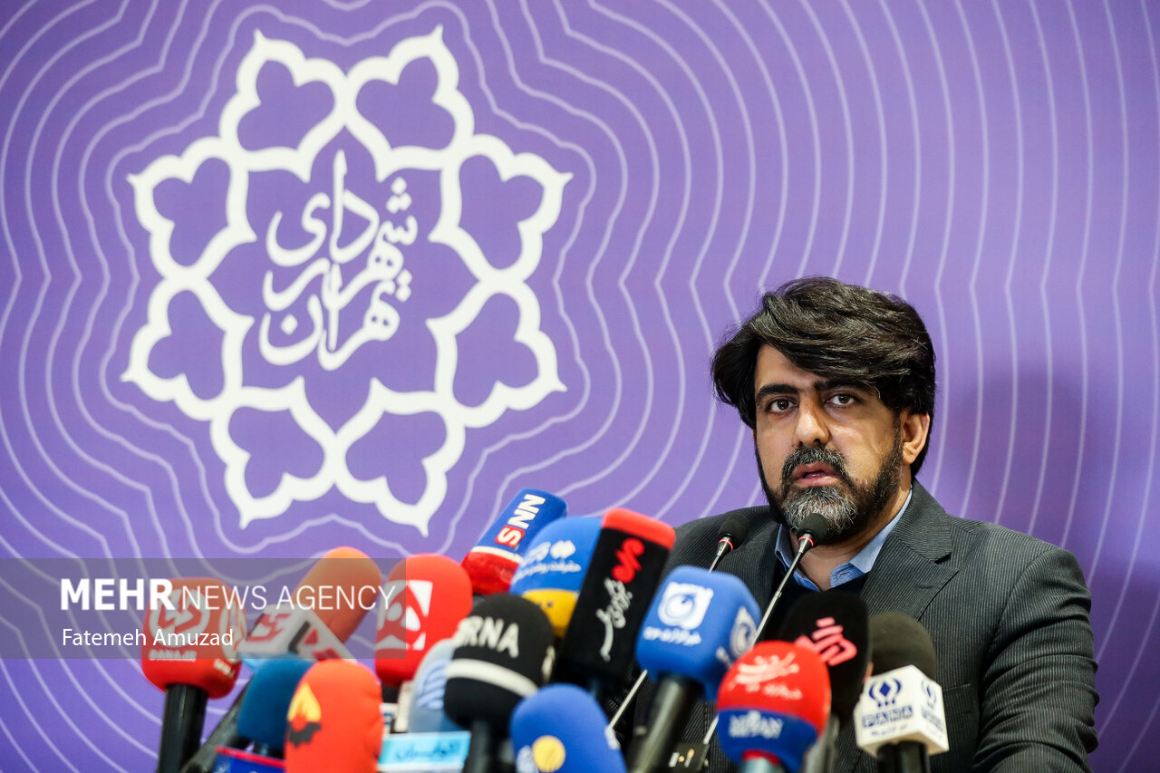 تاکسیها سرگردان میمانند یا شهرداری سکان را به دست میگیرد؟