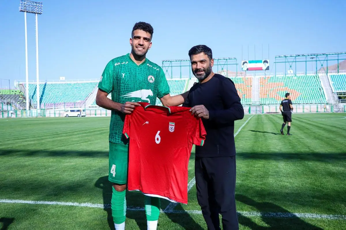 پیراهن تیم ملی به بازیکن بااخلاق ذوبآهن اهدا شد