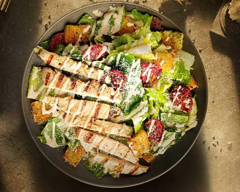 طرز تهیه سالاد سزار منحصر به فرد و بسیار آسان