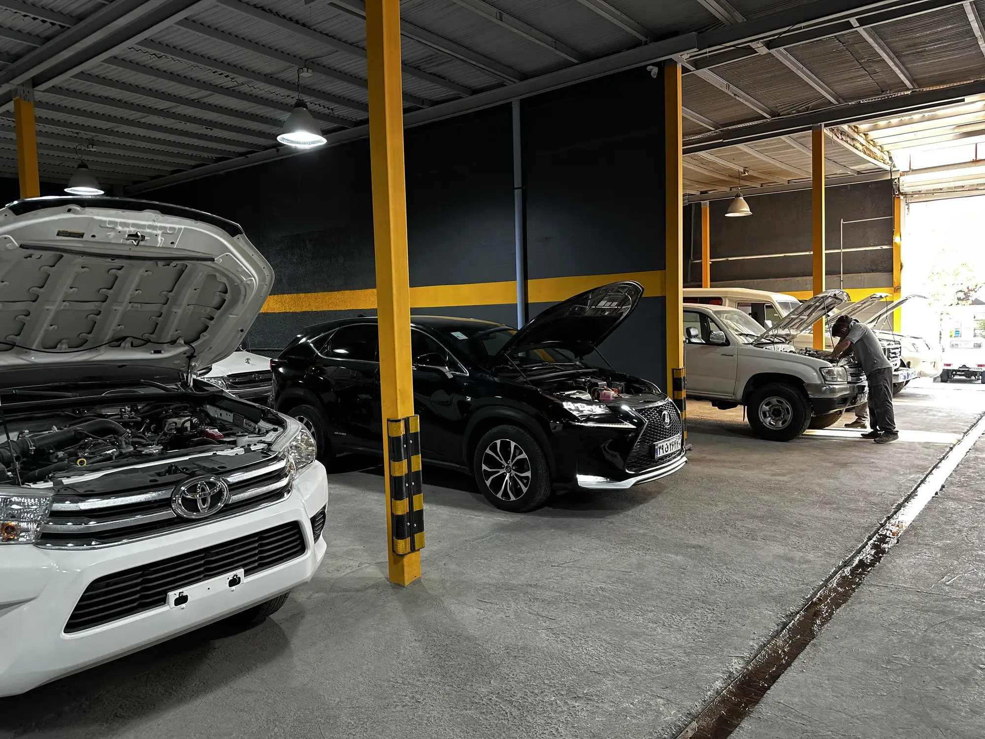 تعمیرگاه بنز و BMW