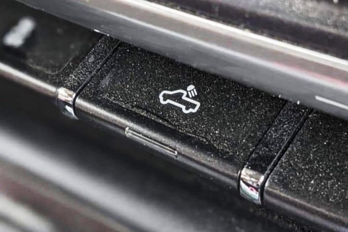 «پرتاب‌گر عروس دریایی»؛ دکمه‌ای در وانت‌ها که کاربران اینترنت را سردرگم کرد - زومیت