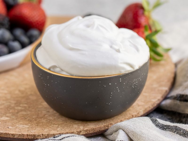 طرز تهیه کرم نارگیل خیره‌کننده و آسان برای پوست نرم