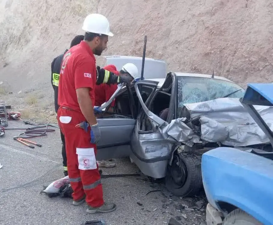 مثلث مرگ در جاده های فارس قربانی می گیرد/ تخریب کامل خودروها در تصادفات