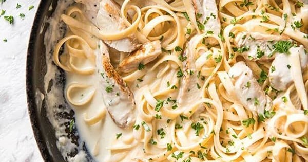 پاستا آلفردو با پنیر پیتزا شگفت‌انگیز و خوشمزه‌ترین انتخاب