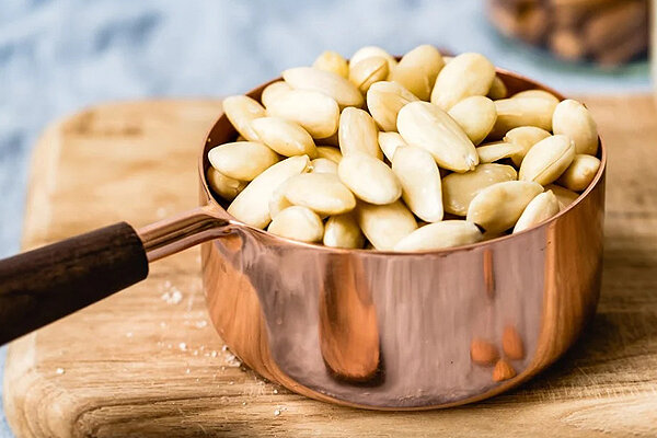 بادام با پوست یا بدون پوست؛ انتخاب خیره‌کننده و آسان شما