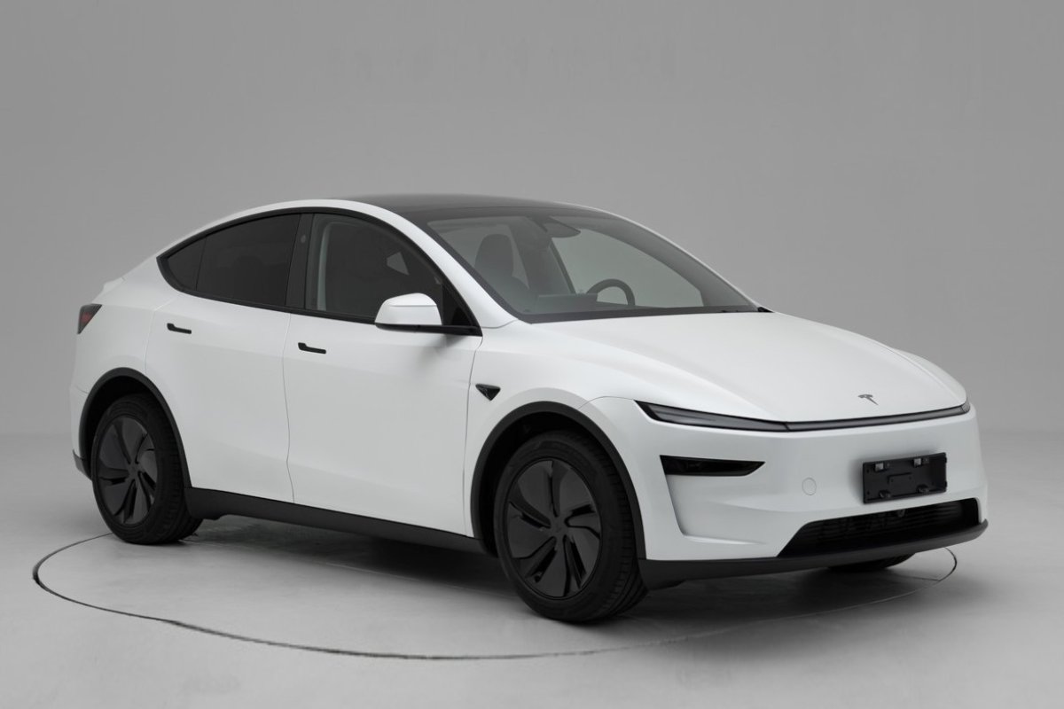 غول برقی ماسک از راه رسید: ۸۰۰ کیلومتر با یک نفس!