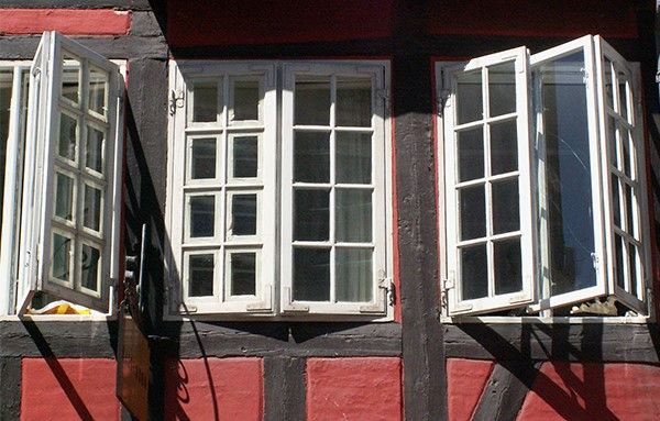 شیشه های عایق کاری شده