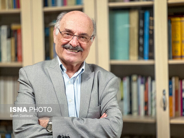 تهاجم واژگان بیگانه به فارسی؛ نگرانی از سهل انگاری نسل جوان یا پیامد ناگزیر دنیای رایاسپهر؟