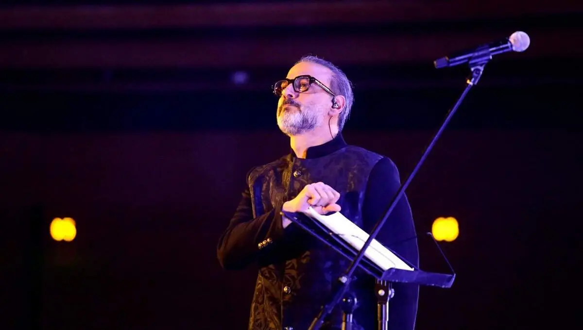 واکنش صریح علیرضا قربانی به جنجال «سیم کارت سفید»: توضیحات شفاف خواننده محبوب درباره حضور در فضای مجازی