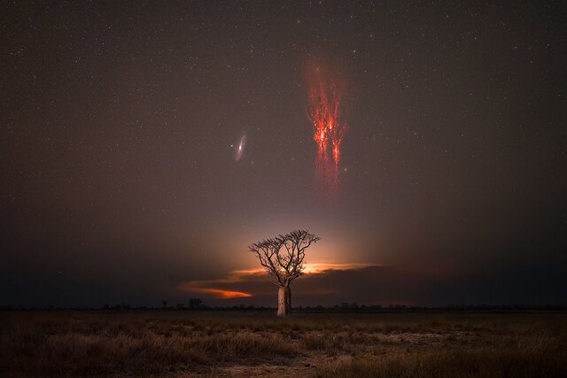 شبح های سرخ و کهکشان باستانی: پرتره شگفت انگیز آندرومدا بر فراز استرالیا