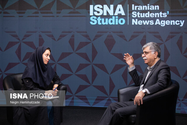 از تلاقی ناگزیر روزنامه نگاری و سیاست تا حفظ بی طرفی حرفه ای: مرجعیت رسانه ها در «اوج بحران» و «آزمون ها» شکل می گیرد