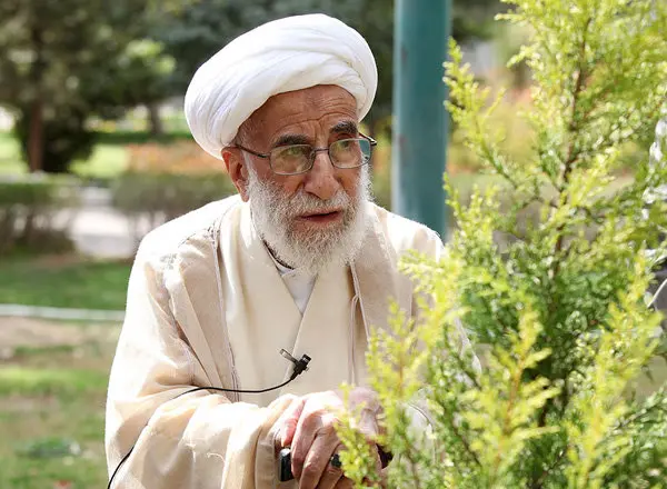 سده اول شیخ‌الفقها؛ رازهای طول عمر آیت‌الله جنتی از زبان خودش و نزدیکان