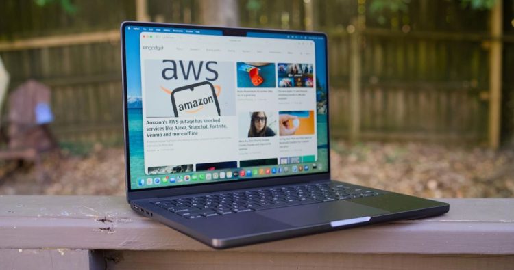 مکبوکهای لمسی اپل با رابط کاربری هوشمند از راه میرسند